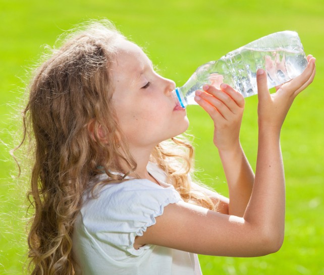 bere acqua ghiacciata