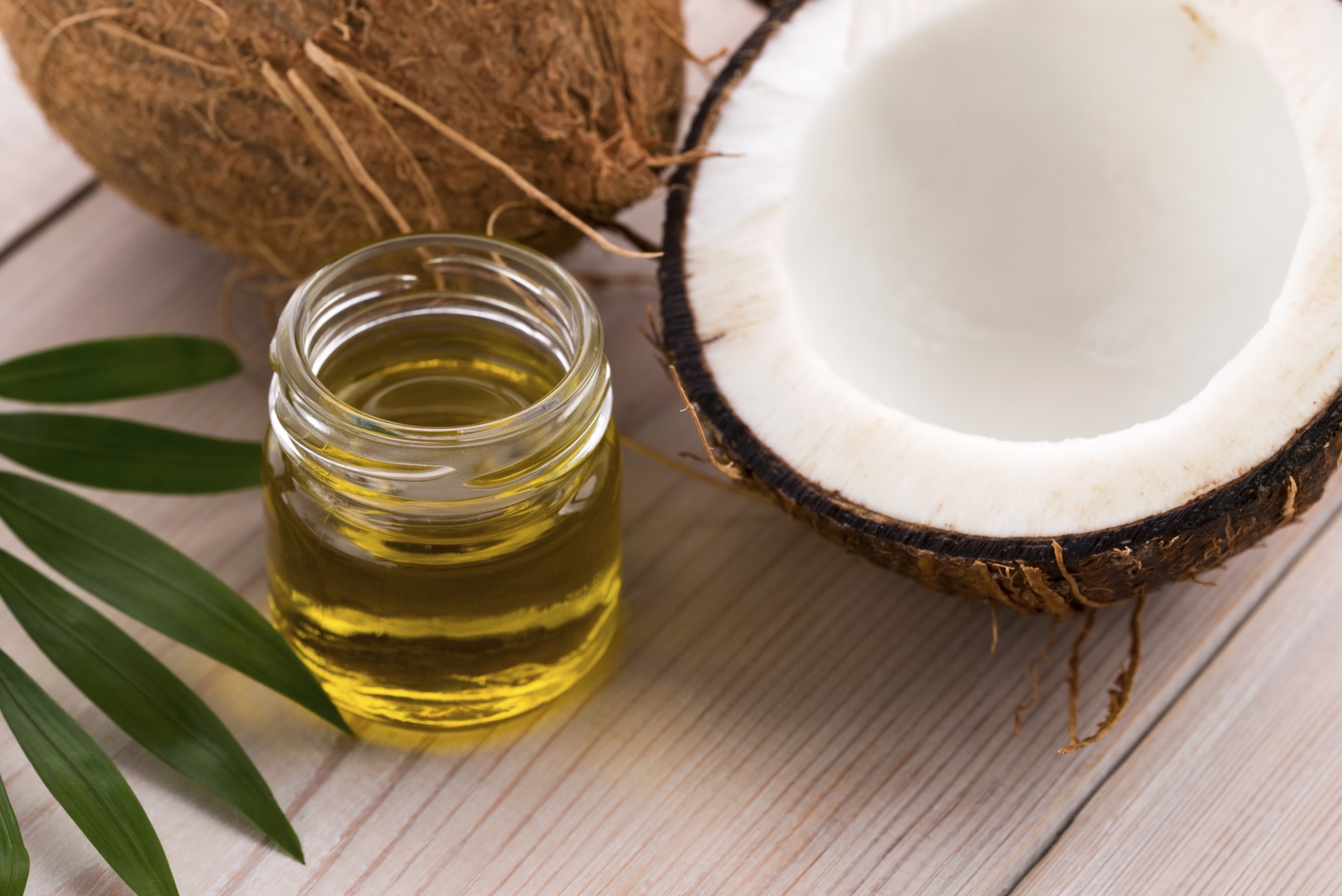 L'oil pulling con olio di cocco effettuato mattina e sera è il miglior rimedio contro i denti sensibili