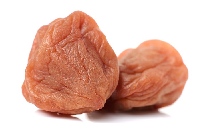 Le umeboshi sono le prugne fermentate giapponesi