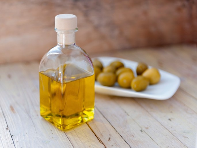 Se non hai a disposizione l'olio di cocco, usa il semplice olio d'oliva che usi in cucina: è perfetto per nutrire la pelle secca!