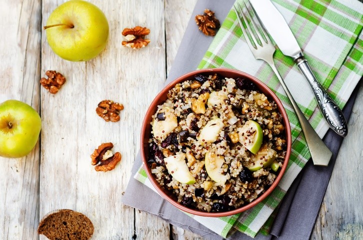 Quinoa, mela e cannella per colazione