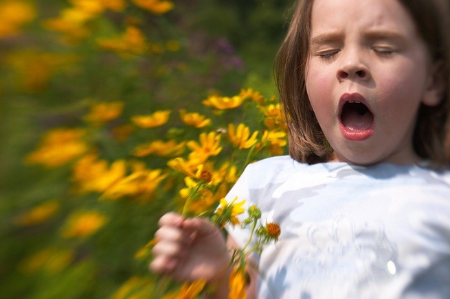 Allergie stagionali: starnuti