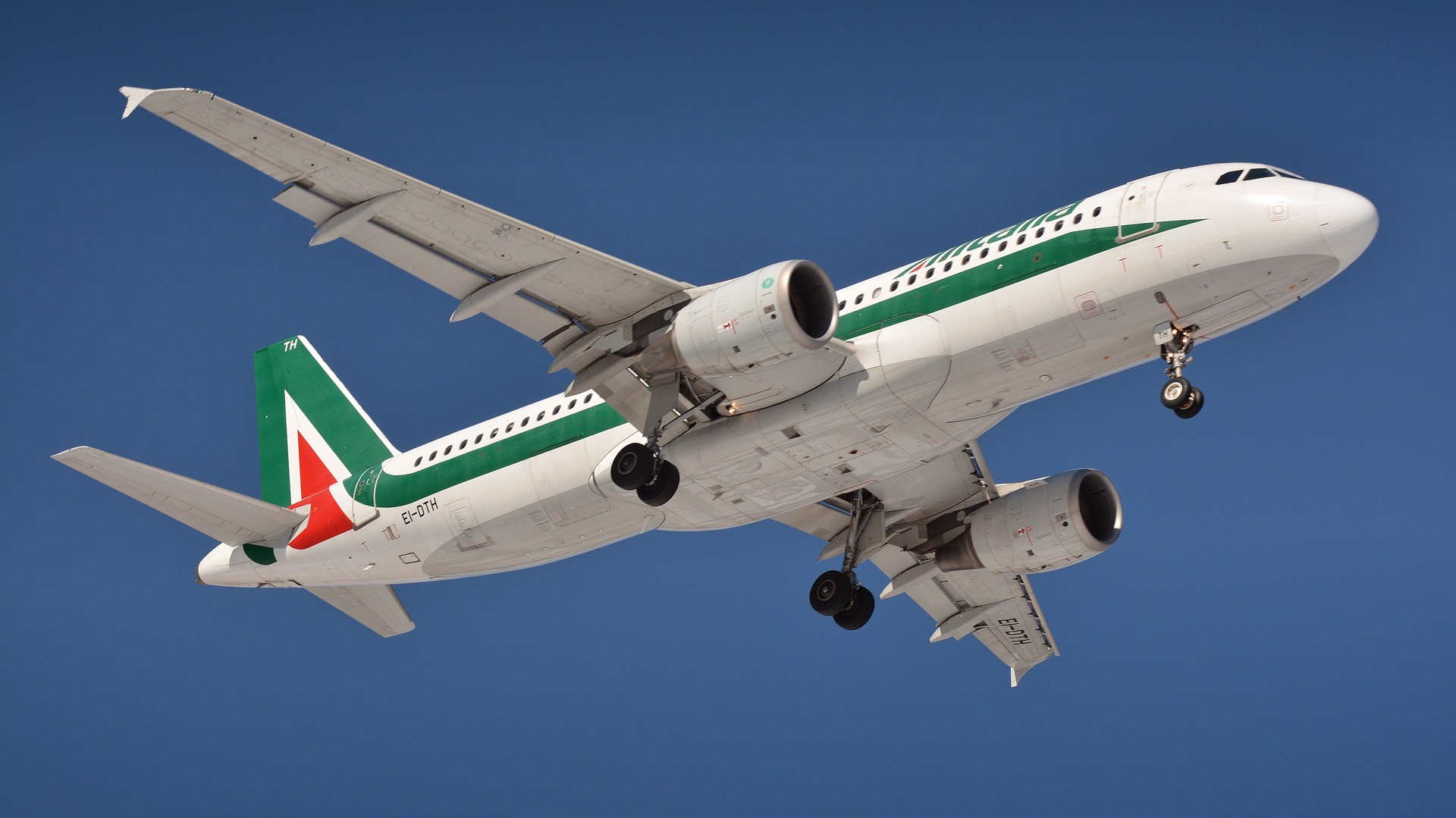 Coronavirus volo Alitalia