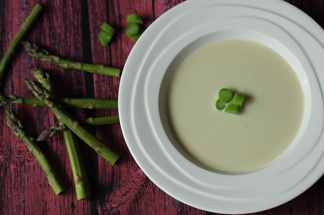 Vellutata di asparagi, la ricetta light