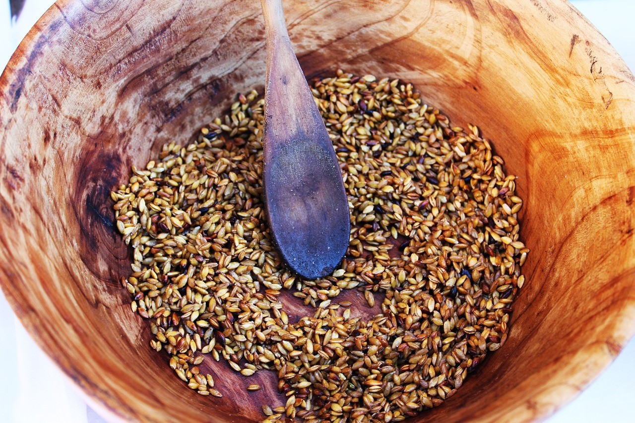 Insalata di farro con mele e carote, la ricetta sana per il pranzo