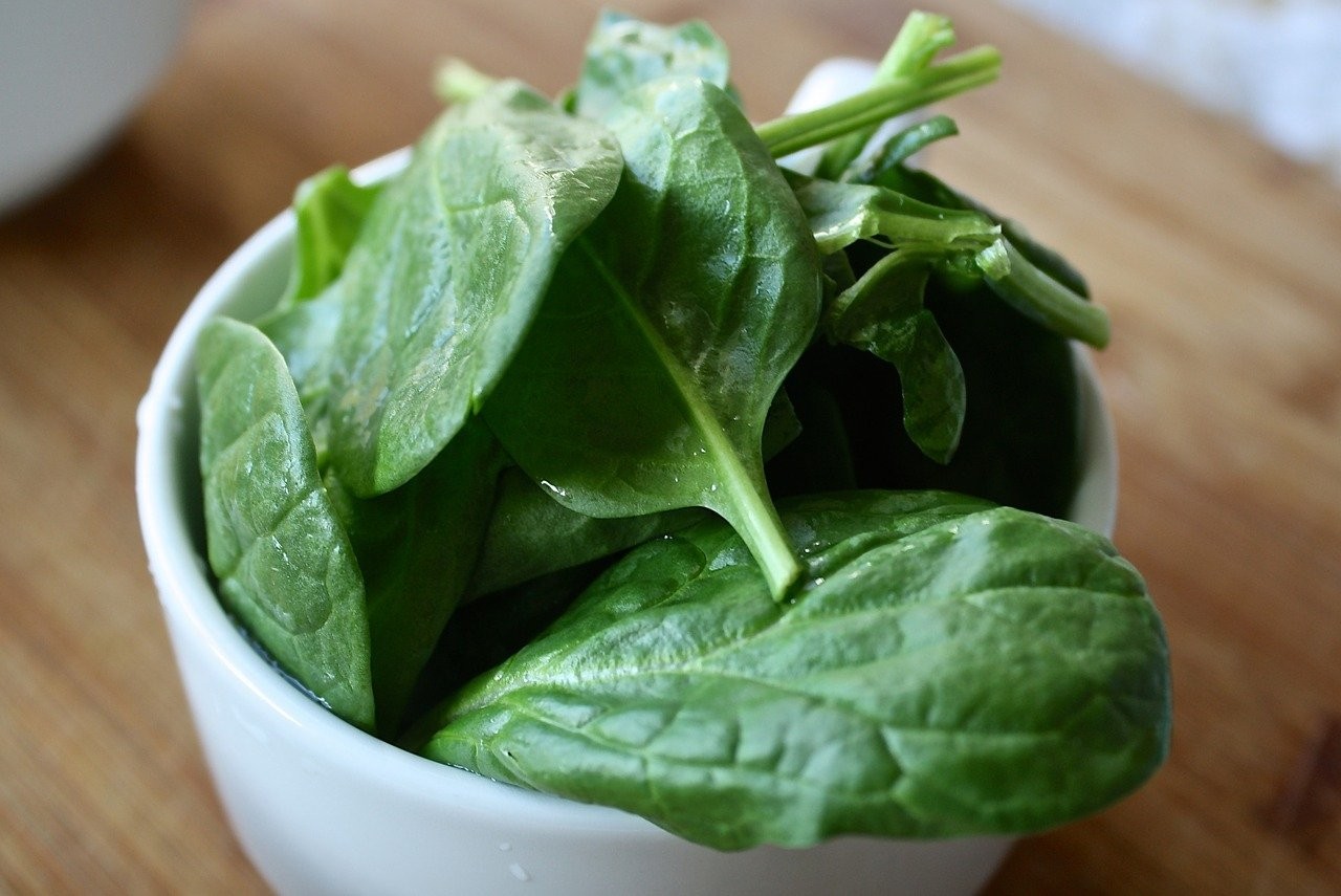 Le verdure a foglia verde sono essenziali per la forza muscolare