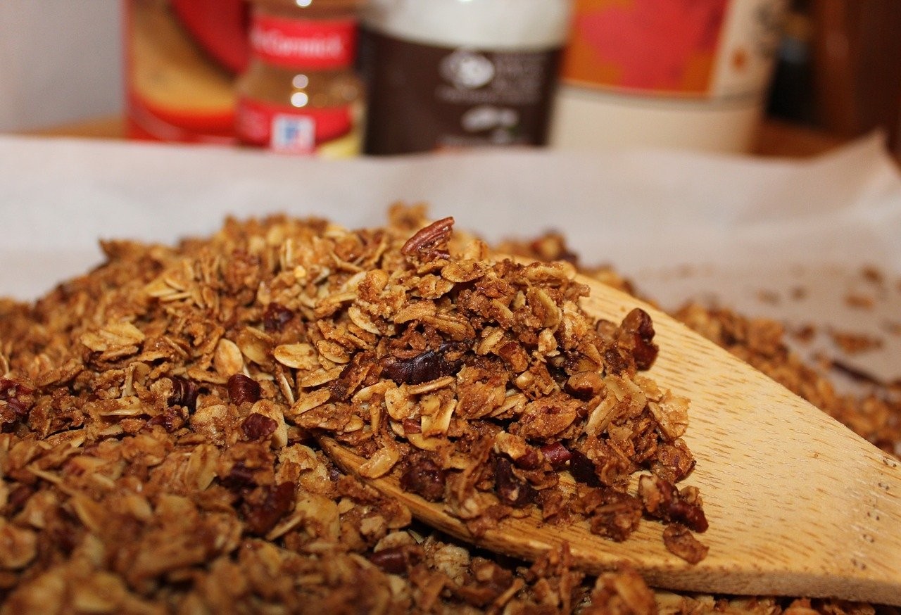 Barrette ai cereali fatte in casa, la ricetta sana con soli 5 ingredienti