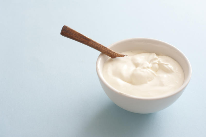 A cosa fa bene lo skyr e le differenze con lo yogurt