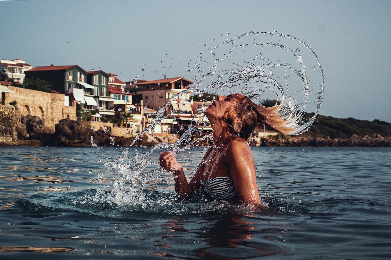 Quali sono benefici dell'acqua di mare sui capelli