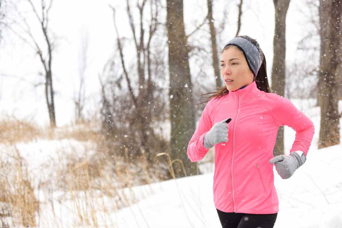 Perché dovresti andare a correre con il freddo: i benefici della corsa invernale