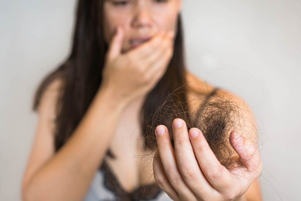 capelli che cadono quando preoccuparsi